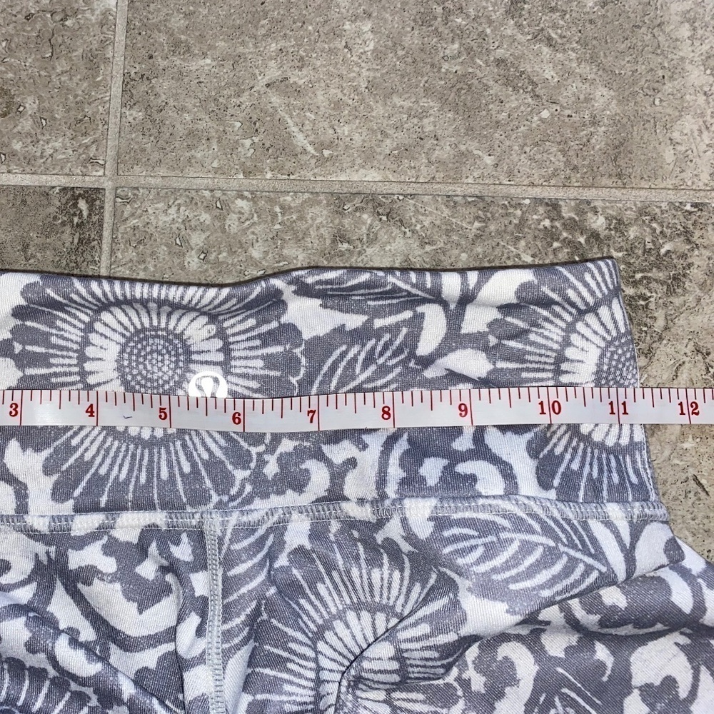 Lululemon Wunder Under Beachy fossil floral Cropped Leggings Size 2 - Picture 5 of 8